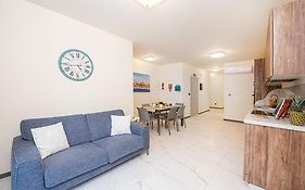 Atlantis Holiday Suites